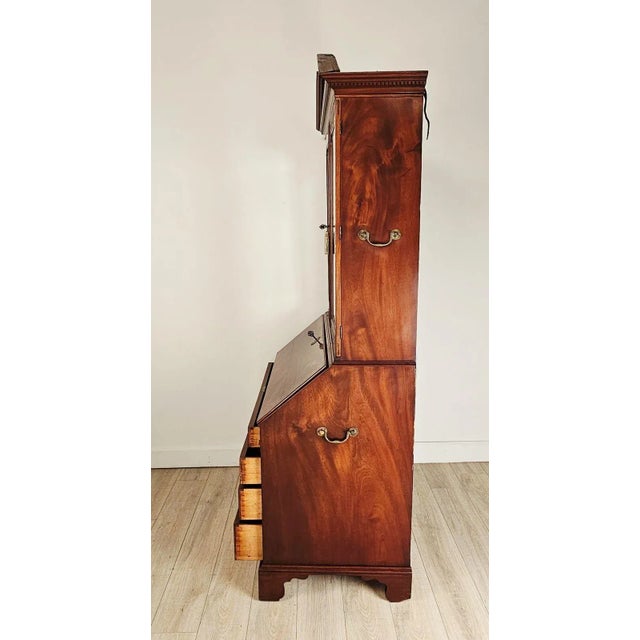 Wood George III Secretary Bookcase, England, 18th Century For Sale - Image 7 of 9