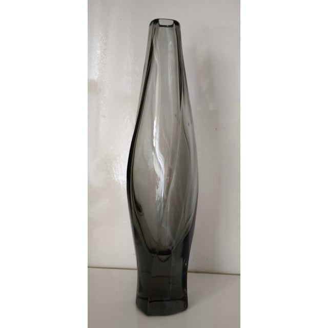 Mid-Century Modern Smoked Glass Vase by Alois Gangkofner for Hessenglaswerke, 1953 For Sale - Image 3 of 5