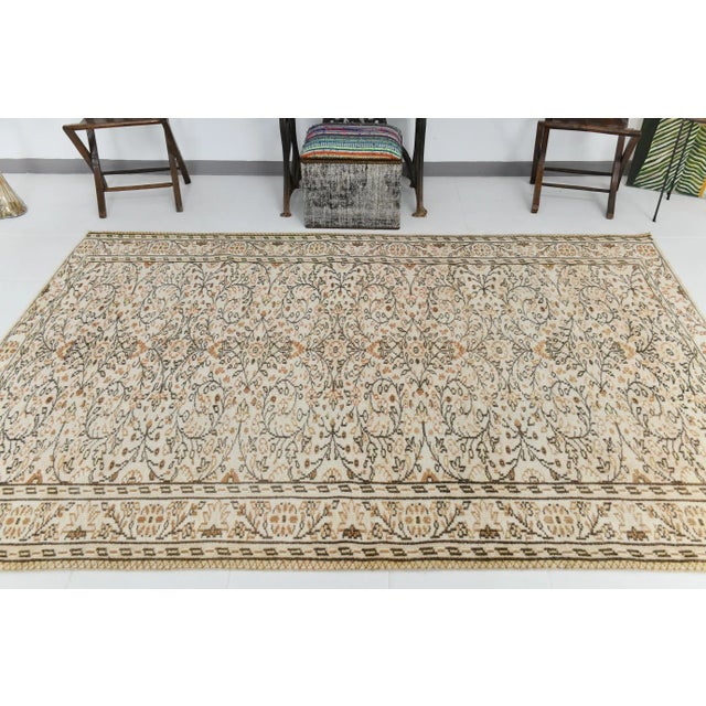 Vintage Handmade Rug in Wool For Sale - Image 4 of 13