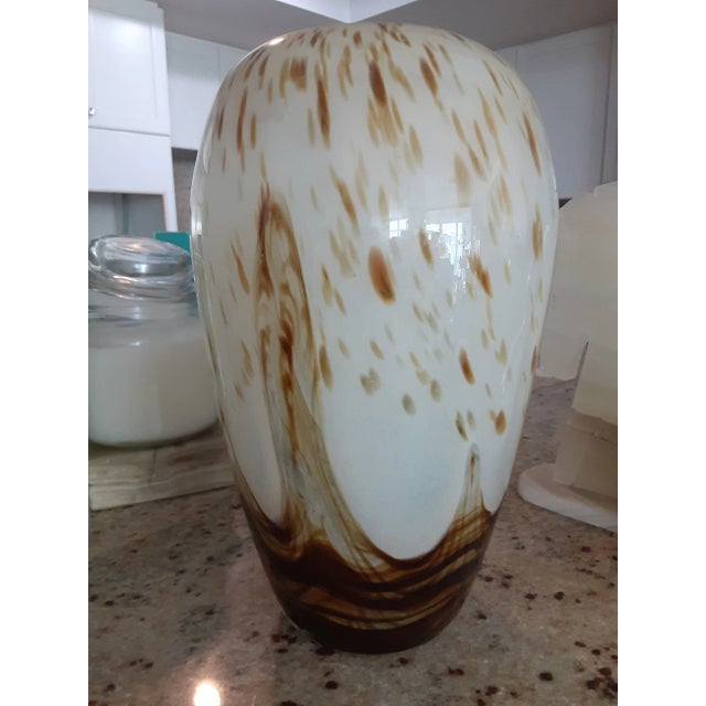 2000s Murano Style 10" Glass Neutral Chroma Vase For Sale In Atlanta - Image 6 of 6