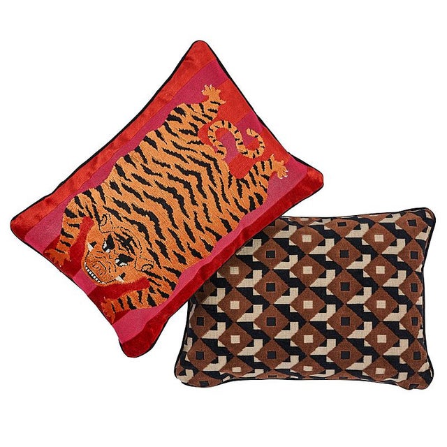 Abstract Schumacher X Johnson Hartig Jokhang Tiger Velvet 20" Lumbar Pillow in Red & Pink For Sale - Image 3 of 5