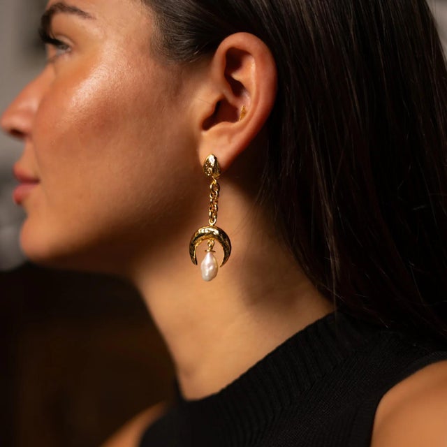 Mystic Moonlight Pearl Gold Earrings, A Pair For Sale - Image 9 of 11