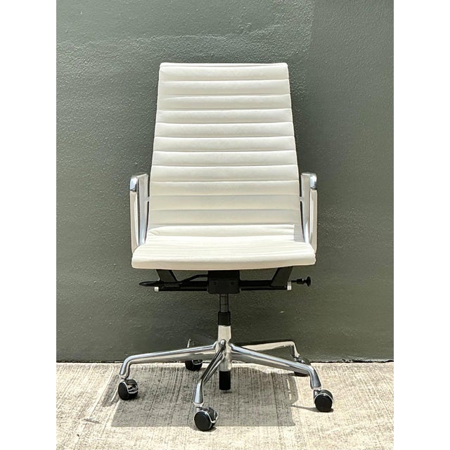 Vintage Eames for Herman Miller Aluminum Group Management Chair For Sale - Image 17 of 18