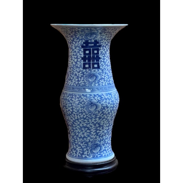 Antique Chinese Blue and White Porcelain Set of Two (2) Vase: Double Happiness Floral, Qing Dynasty Double Happiness Vase Set of Two For Sale - Image 4 of 4