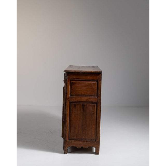 1800s French Chestnut Brown Louis XV Ornate Buffet with Brass Hardware For Sale - Image 11 of 15