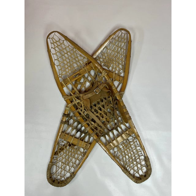 Brown Snow Shoes 1960s Cabin Décor Bear Paws D- a Pair For Sale - Image 8 of 10