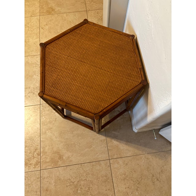 Vintage Asian Chinoiserie Hexagon Faux Bamboo and Rattan Side Table For Sale In Phoenix - Image 6 of 12