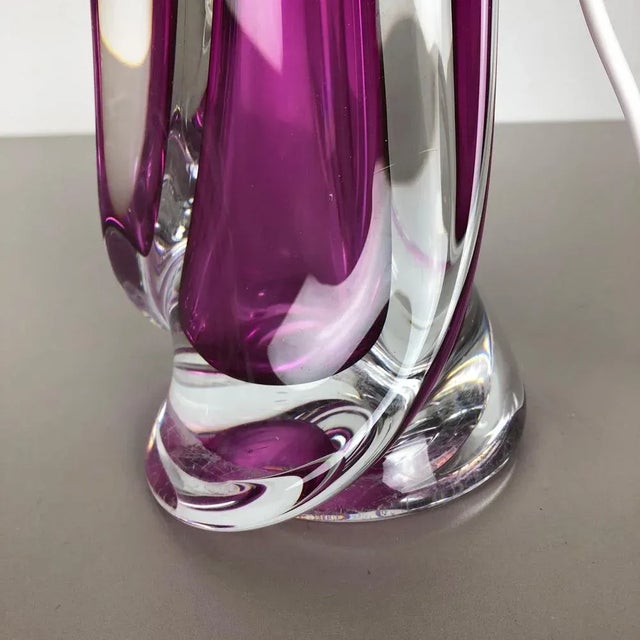 1960s Large Crystal Glass Pink Table Light from Val Saint Lambert, Belgium, 1960s For Sale - Image 5 of 17