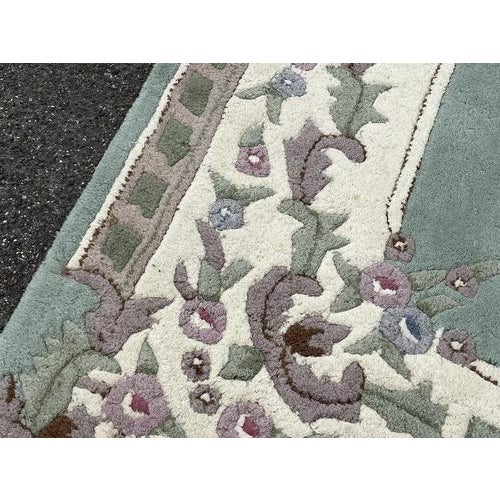 Green and White Rug in Wool For Sale - Image 5 of 13